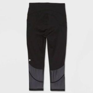 Contour Curvy High-Waisted Capri Leggings, Black